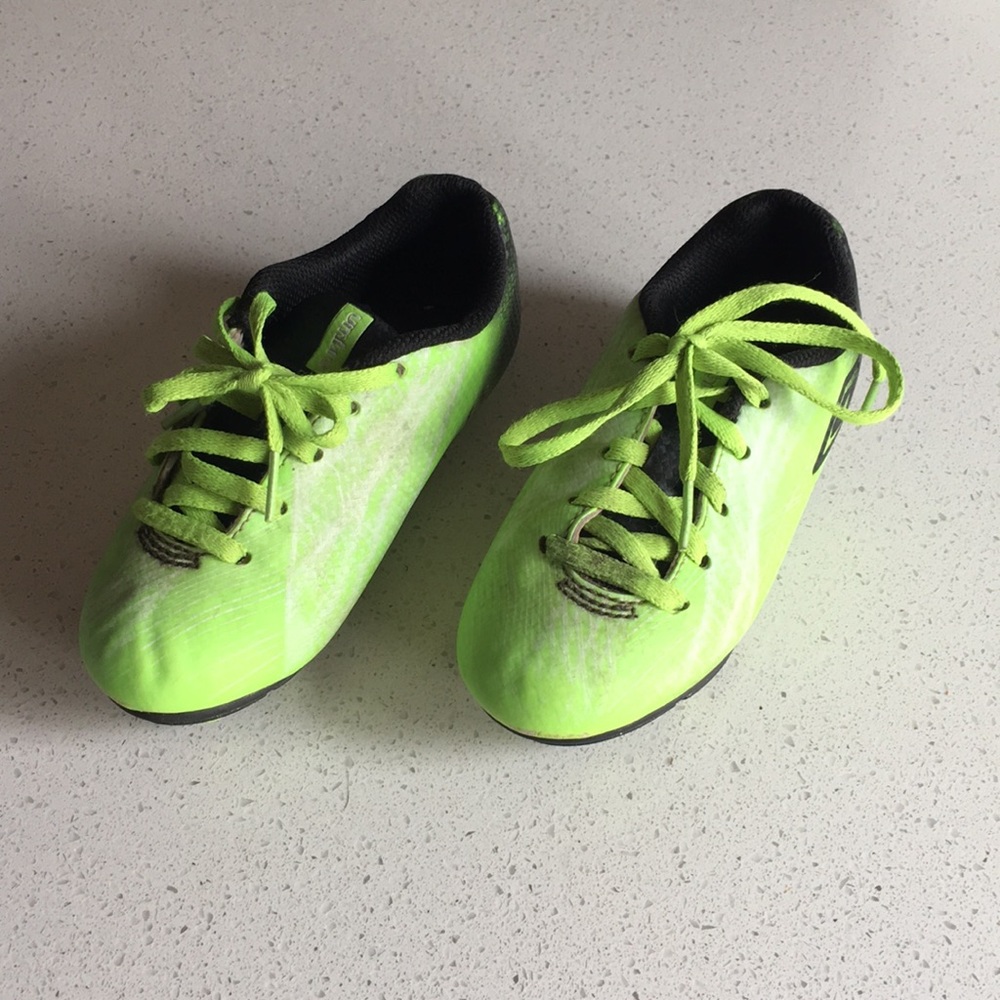 Used Umbro soccer cleats size 10